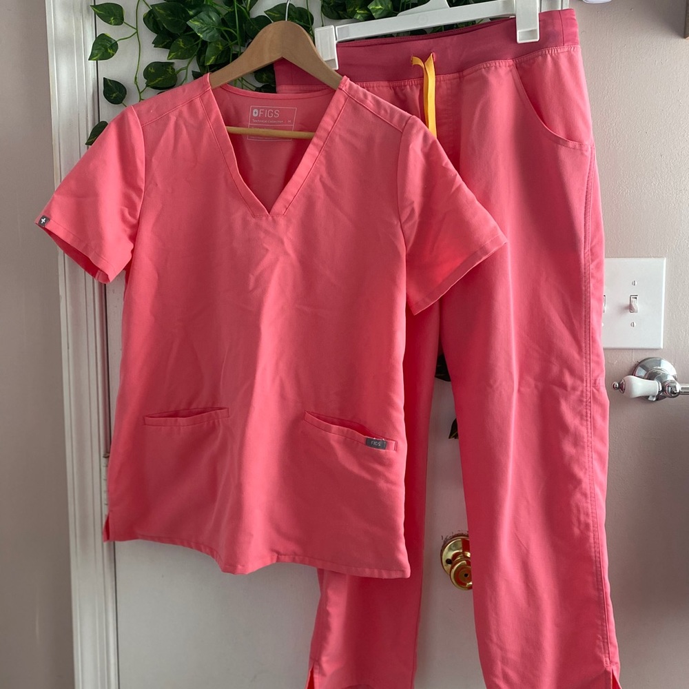 FIGS scrub set size med pink technical collection